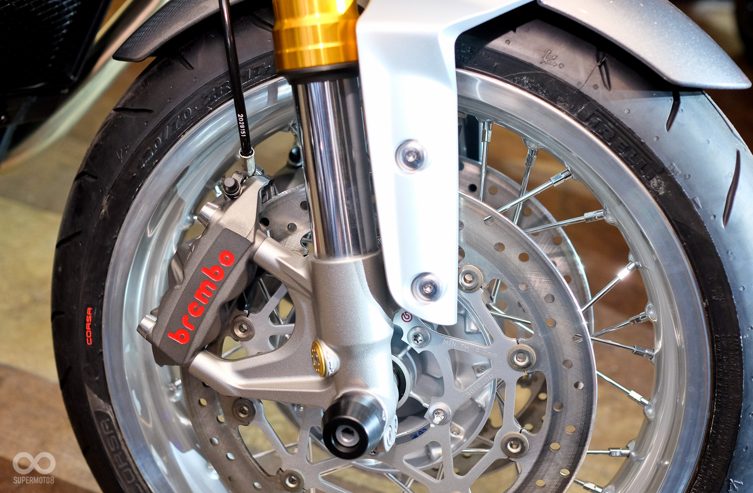 BREMBO對向四活賽卡前以及Showa大活塞前叉