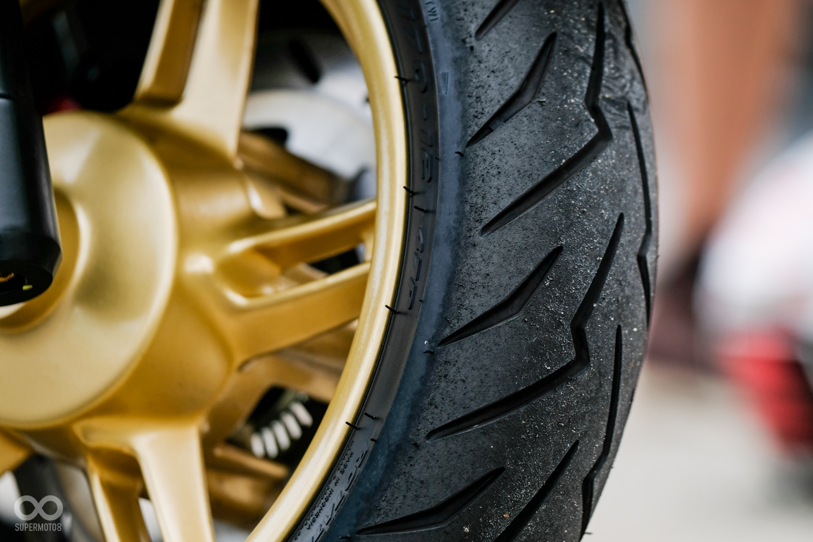 在賽車場的極端使用環境，DIABLO ROSSO提供了絕佳的抓地力