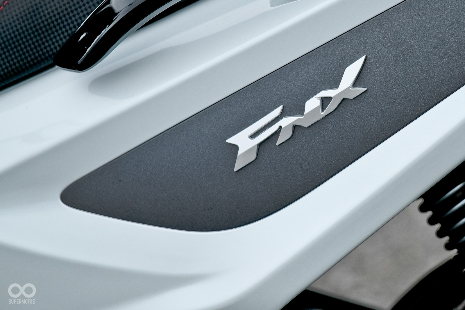 車身上的黑色塑料材質大幅提升質感