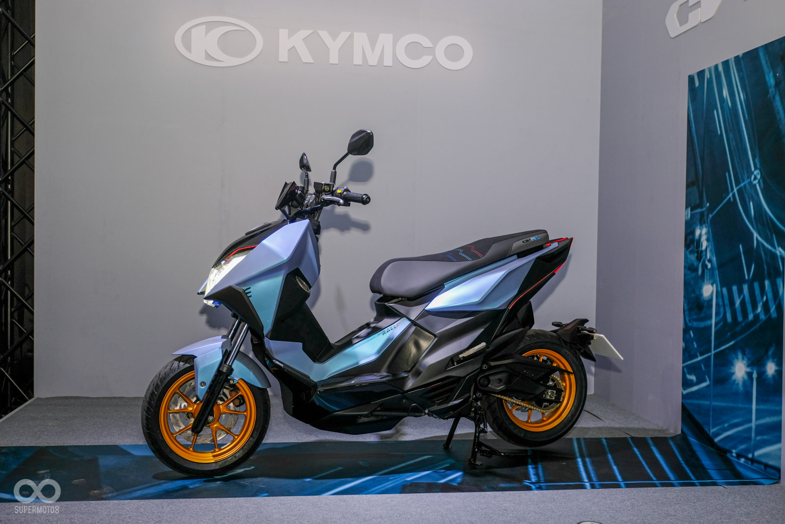 CV-R2採用龍骨設定，車身側面曲線也充滿肌肉感