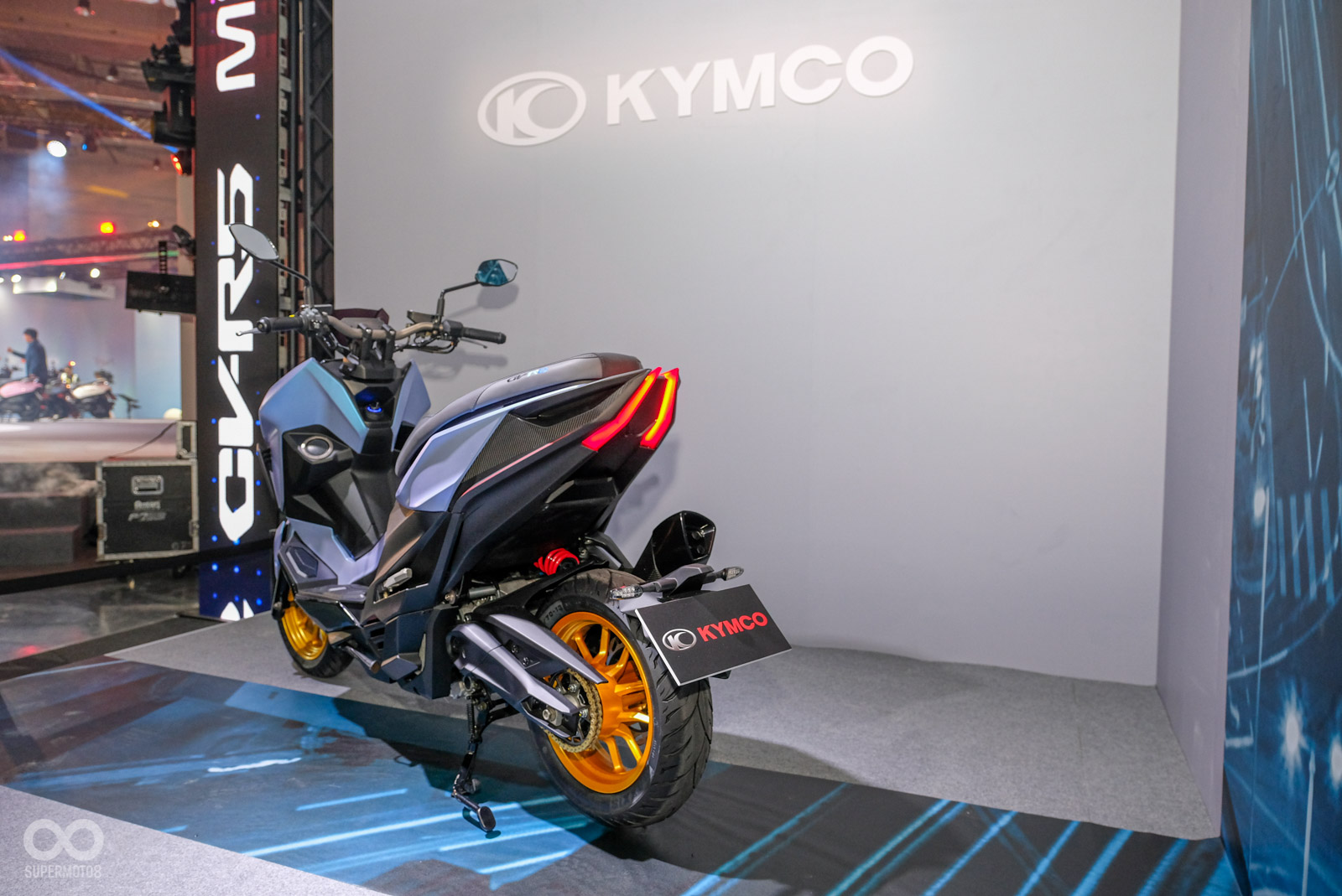 上翹車尾配上刀鋒一樣的尾燈設計，戰鬥感十足！