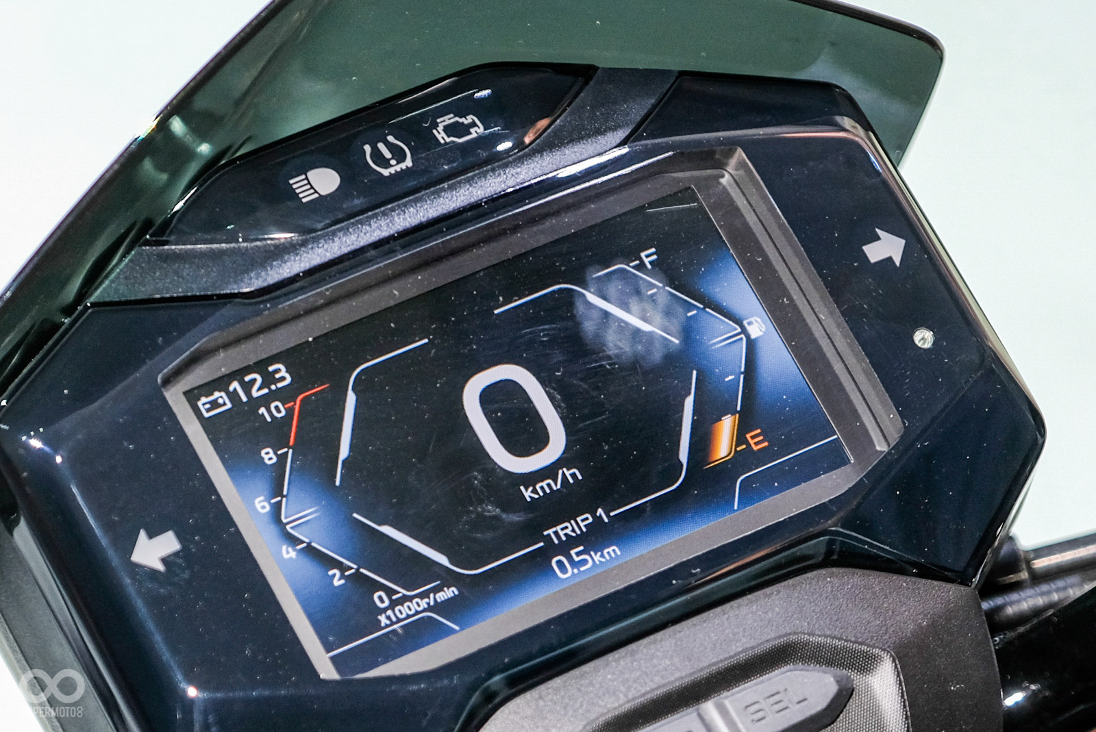 4.3吋TFT儀表,具備手機連線功能,可顯示導航、測速提醒等