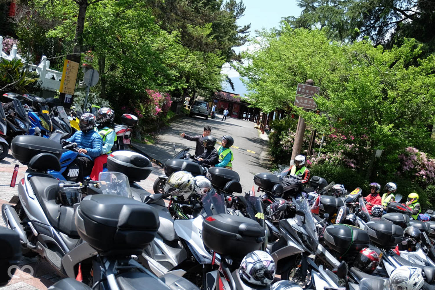 車友陸續到達現場,這一趟雖然不輕鬆,但大家的臉上依舊露出了開心的笑容