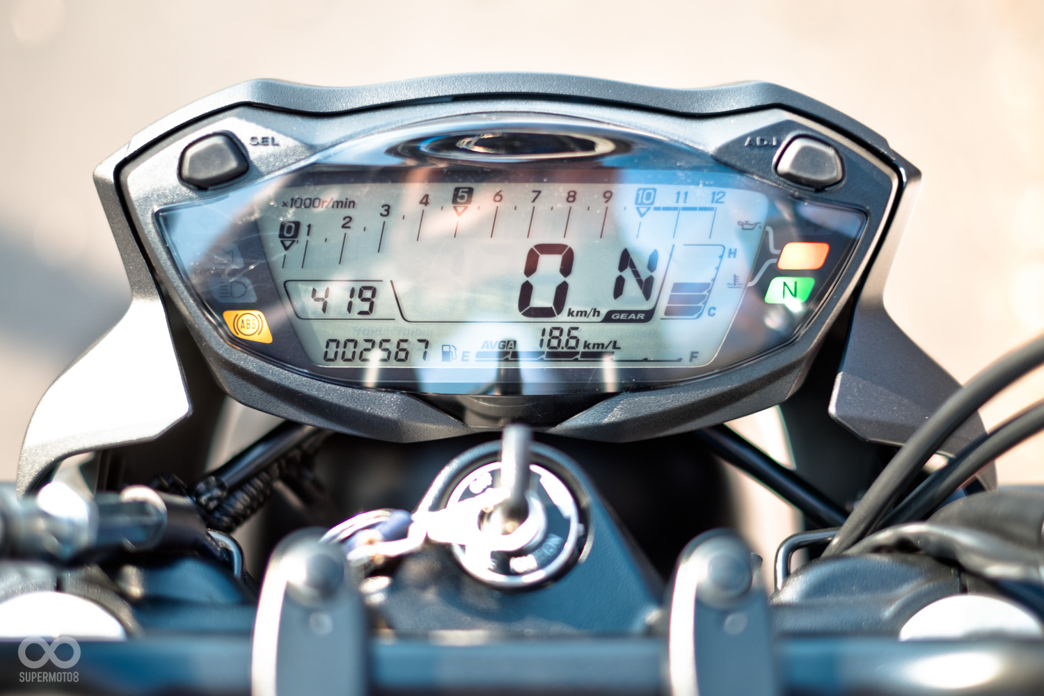 全液晶儀錶板資訊豐富,且具備亮度調整功能非常貼心