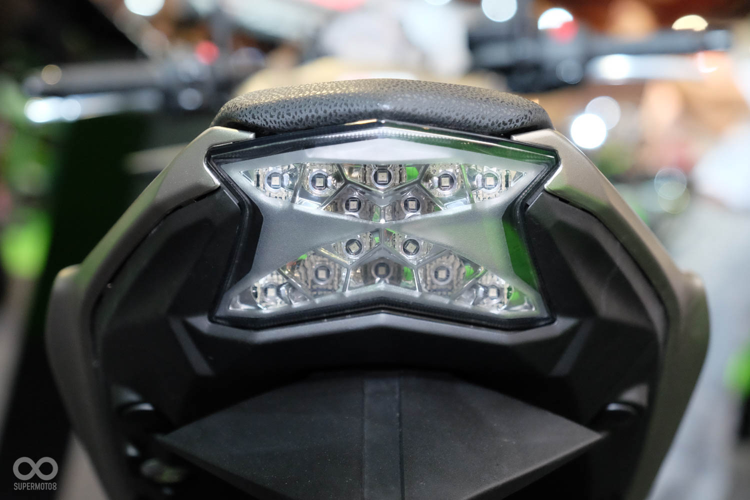 代表性能街車Z系家族Z字型LED尾燈