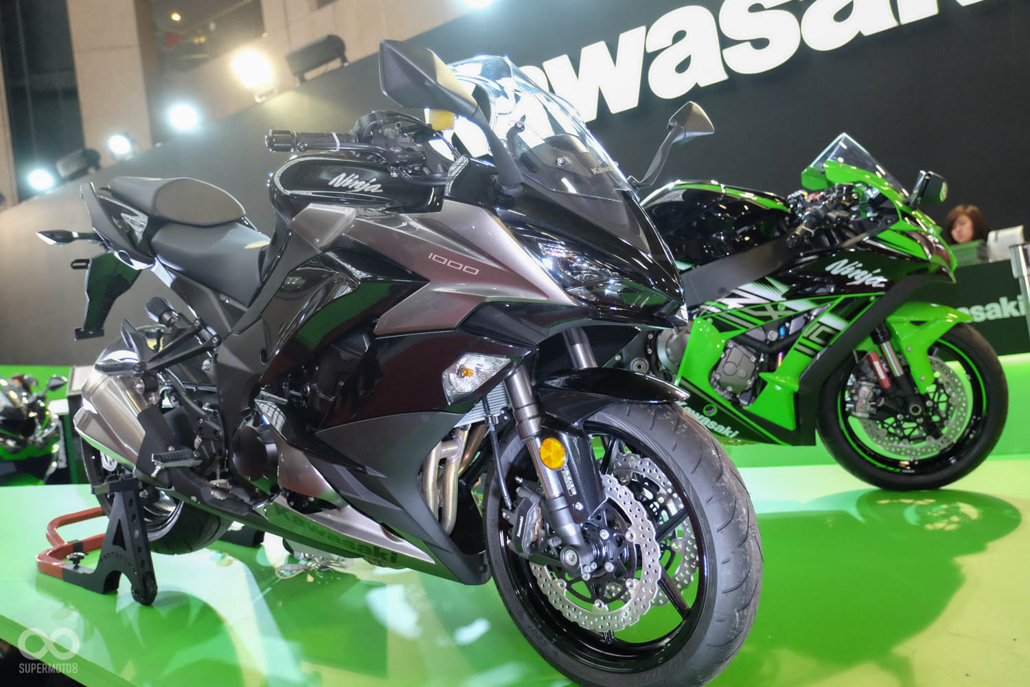 2017年式Ninja1000的改款著重於電控以及引擎，因此外觀差異並不大