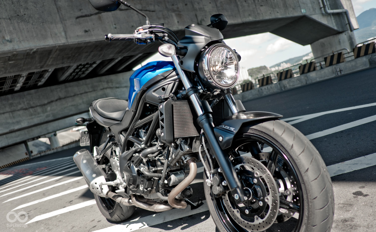 原廠搭載41mm潛望式避震器