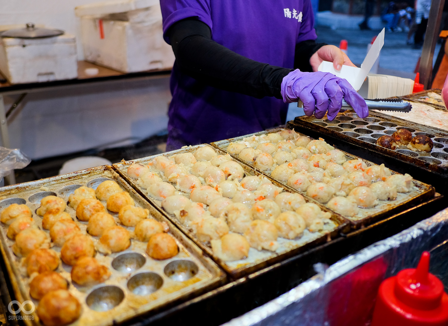 料理方面也特別挑選日本風味的,日式炒麵與章魚燒