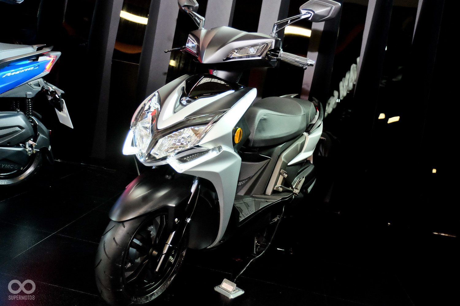 除了展出Noodoe車聯網系統，也同步發表了Racing S 150的兩款新車色