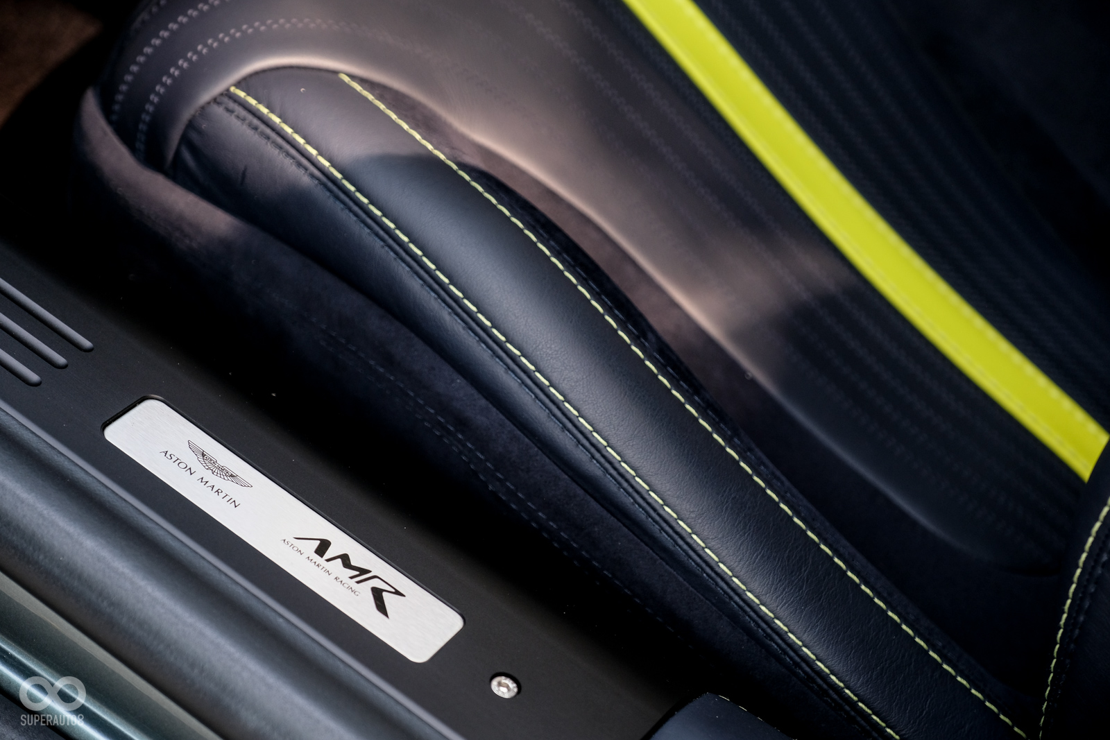 車門踏板同樣具有銘牌設置