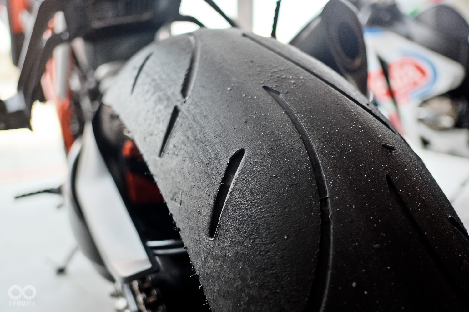 原廠 DUNLOP SportSmart 2 無法應付賽道激烈操駕