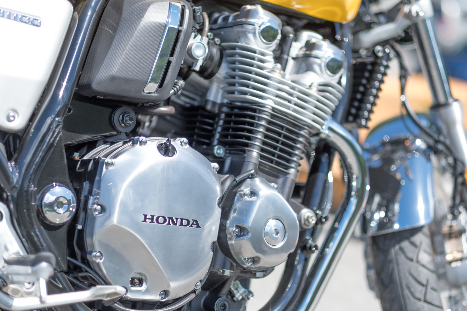 粗獷的直列四缸引擎,在本田的巧手修飾下多了幾分斯文,精美的拋光處理更是凸顯出了這台車纖細的一面