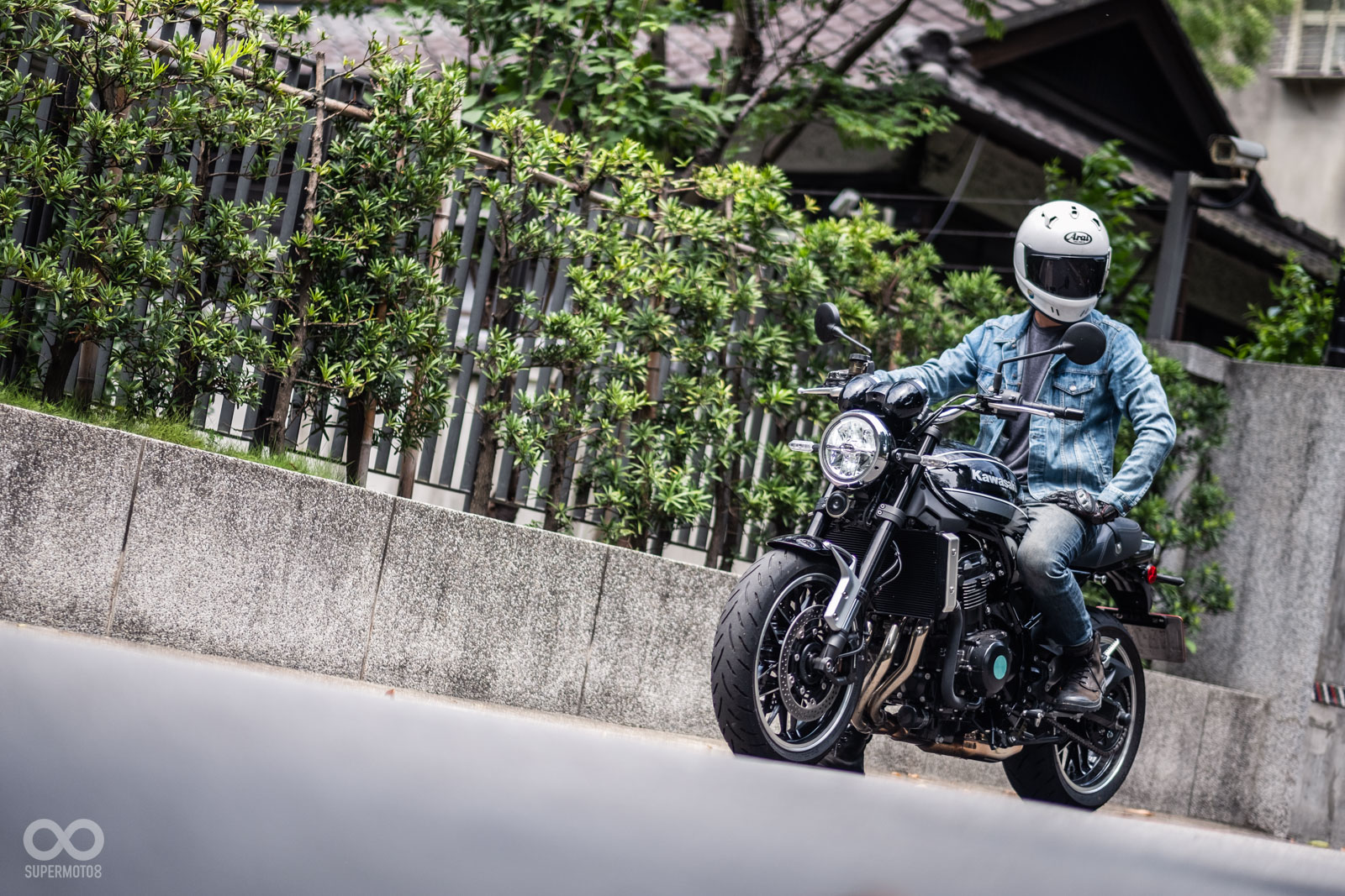 宿舍群的外牆柵欄拍起來相當好看