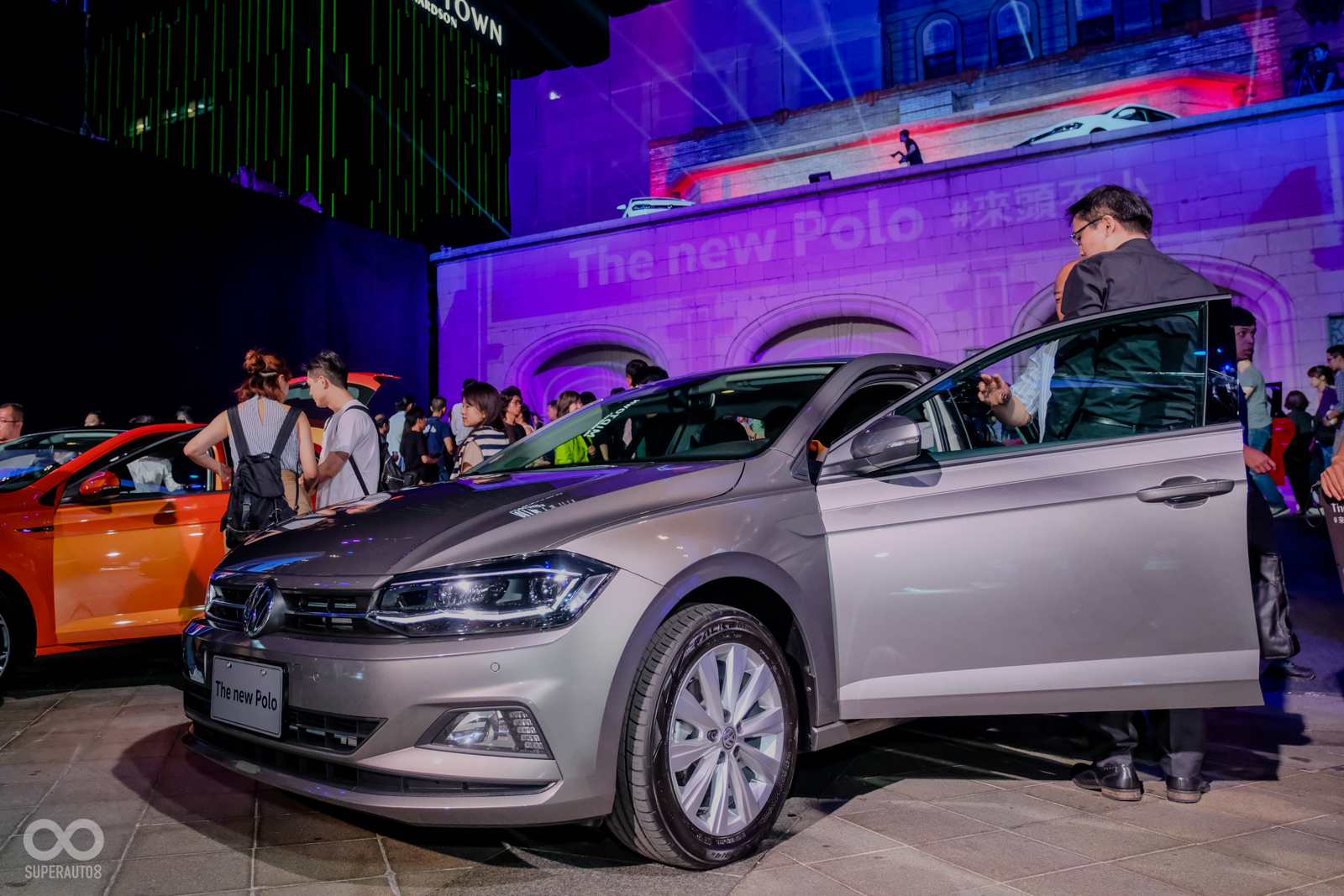 現場邀請歌手吳卓源與民眾一同歡慶The new Polo的上市活動