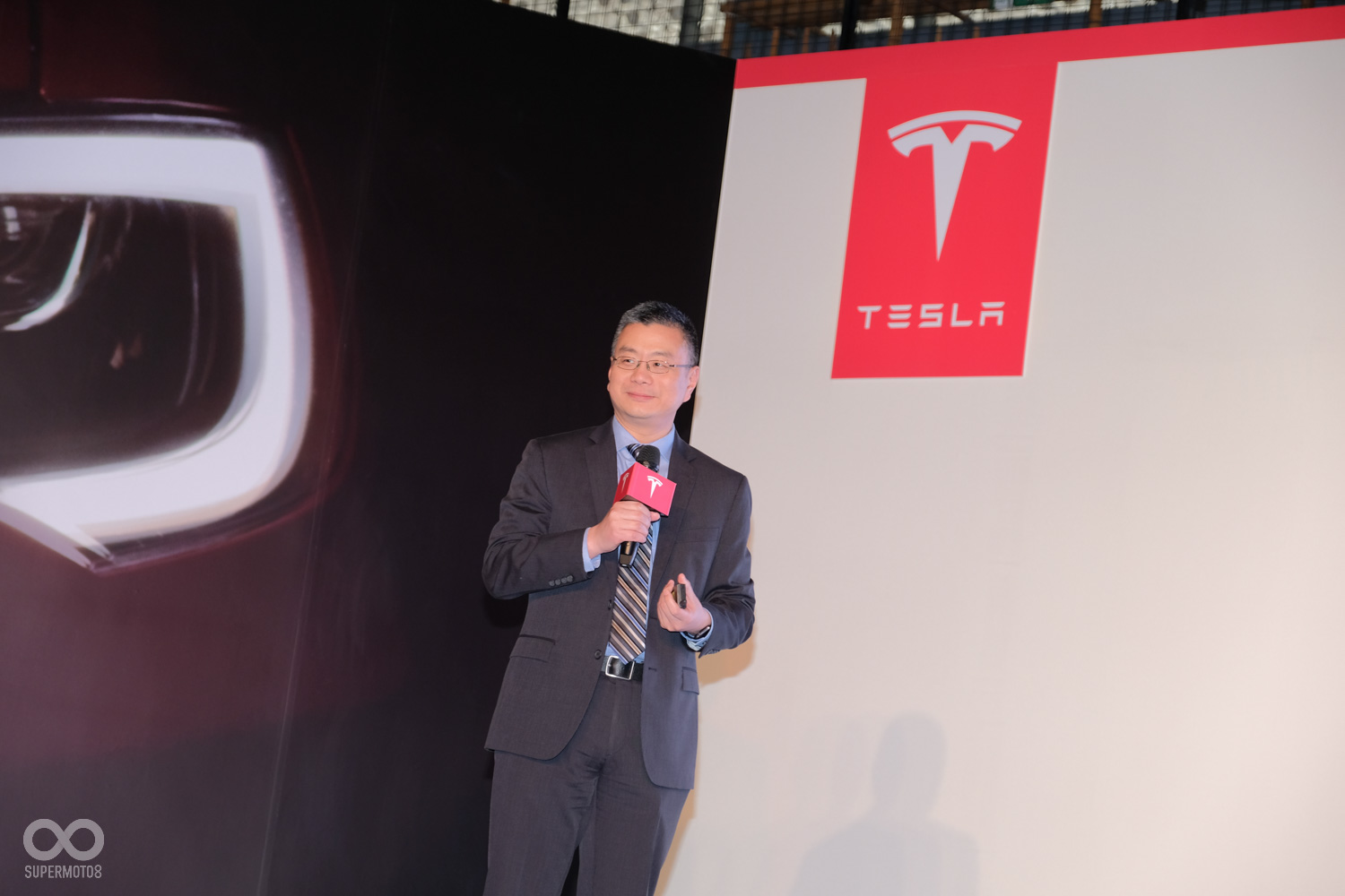 由Tesla的全球副總裁 任宇翔 為我們說明未來的綠能電網布局