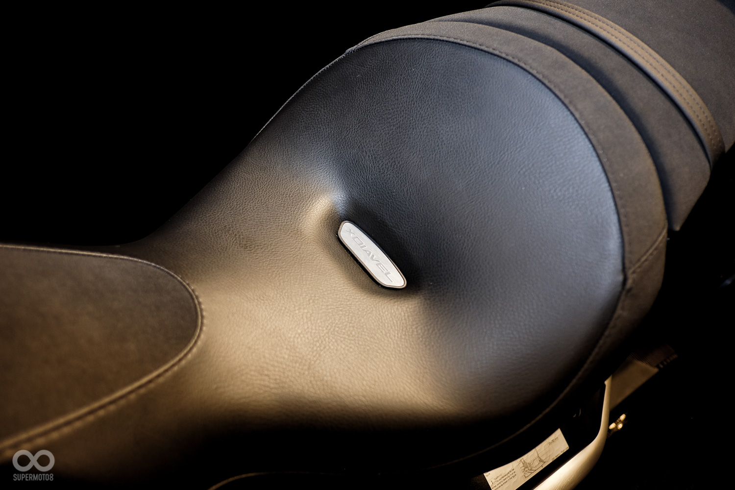 原廠提供兩種座椅厚度,讓不同身高的騎士都能找到最適合的騎乘姿勢