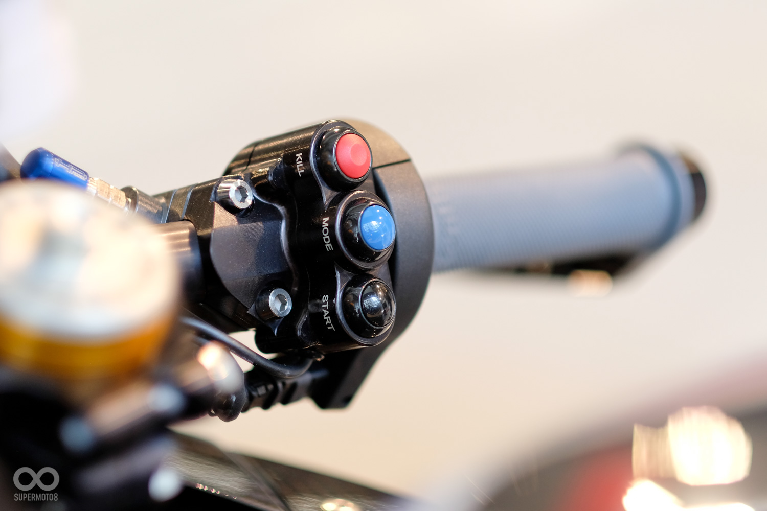 原廠所搭載的便是“糖果按鍵”每個按鍵獨立對應個別的電控調整,使用上更直覺快速