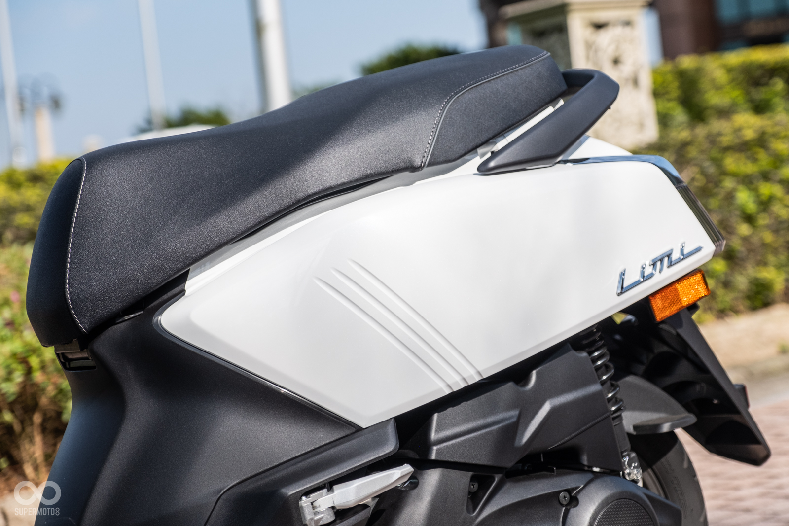 側車殼加上三條“爪牙”造型