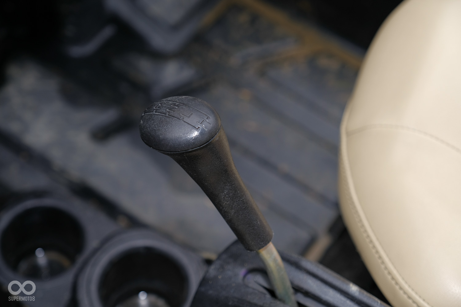 排檔桿為I字形換檔,由前而後分別為P/R/N/L/H,共五速