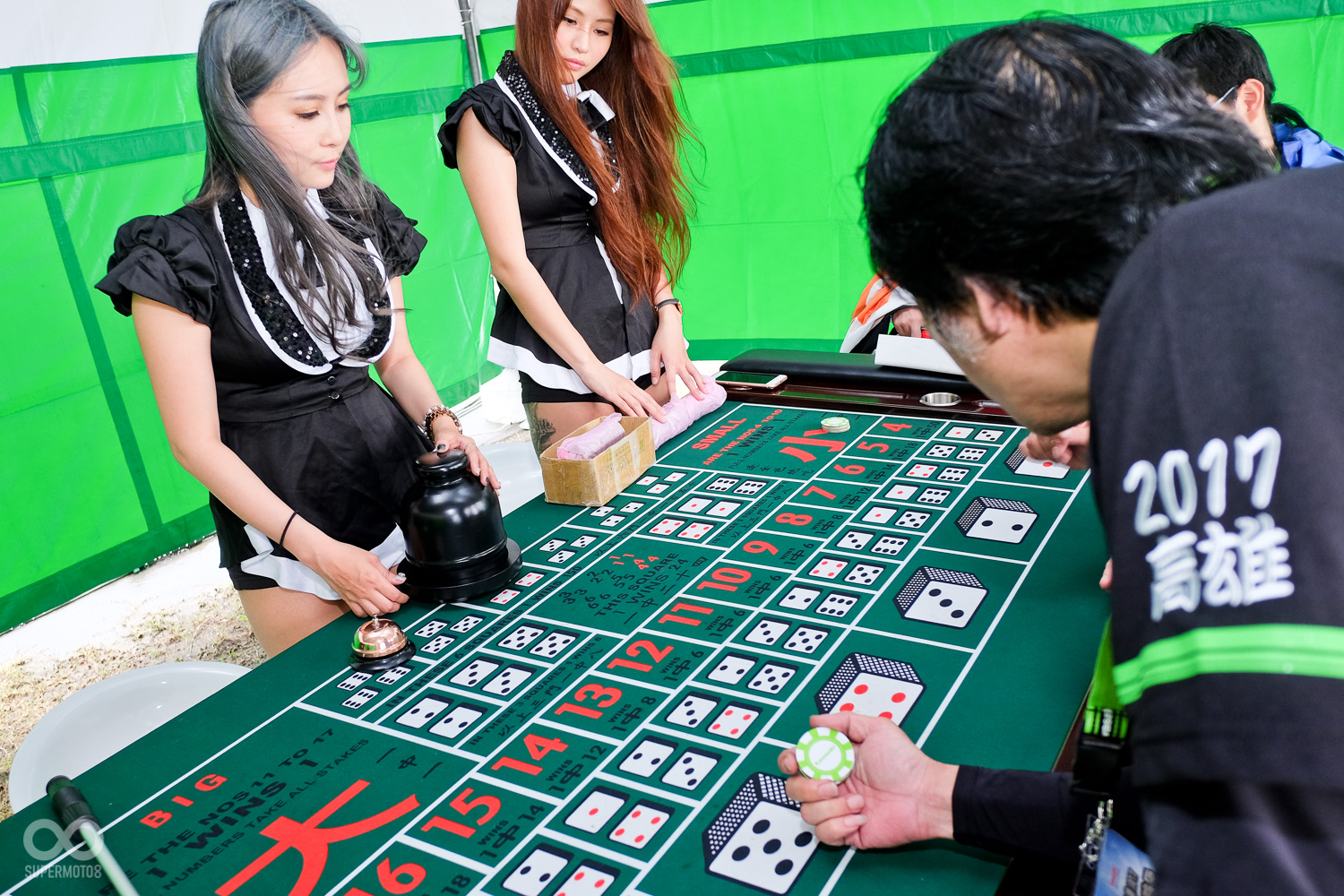 過往筆者從未見過的博奕小遊戲，令人印象深刻。贏得的籌碼可用於購買現場胖卡商品