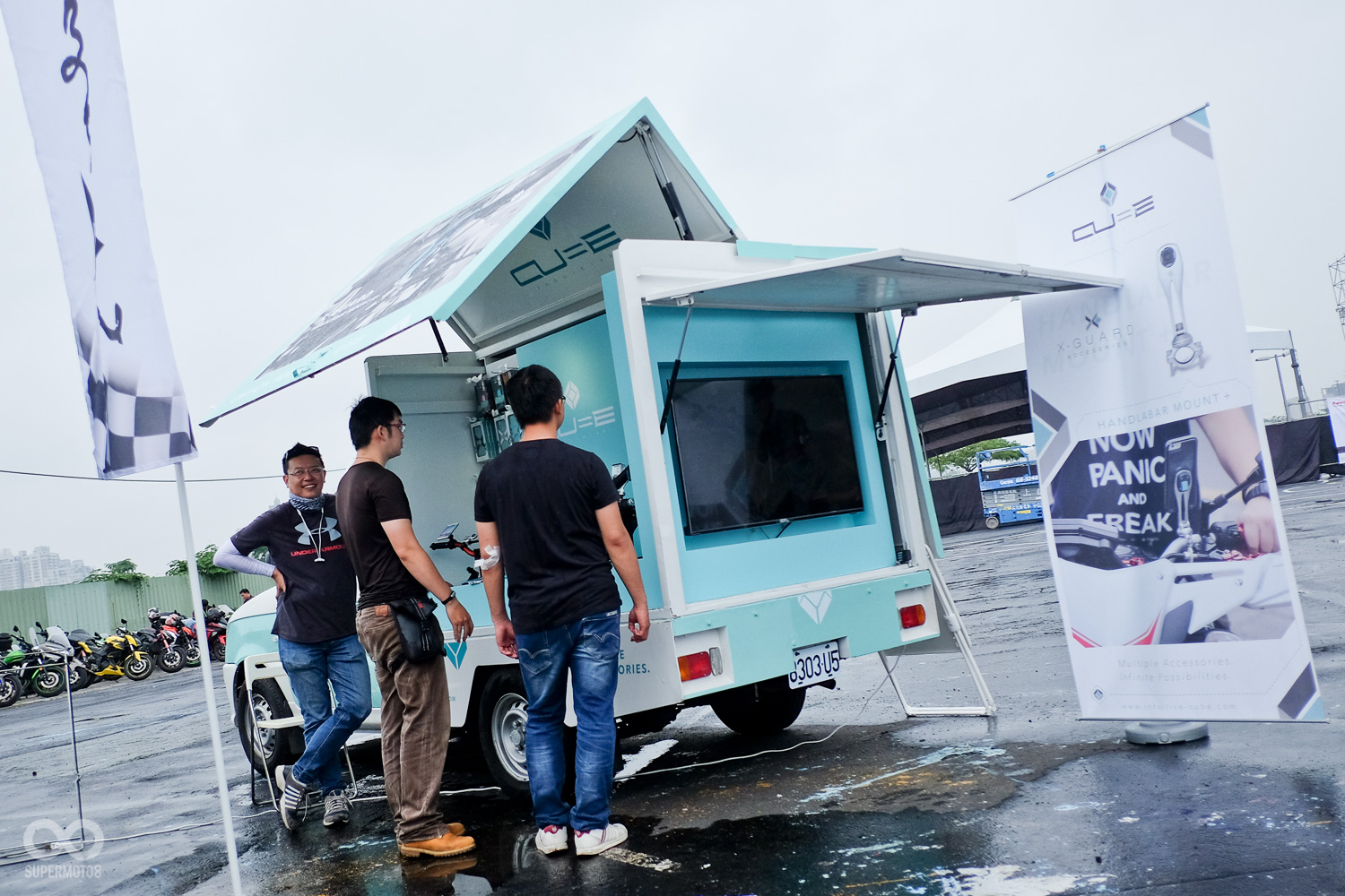 精美的 CUBE 鋁合金手機架