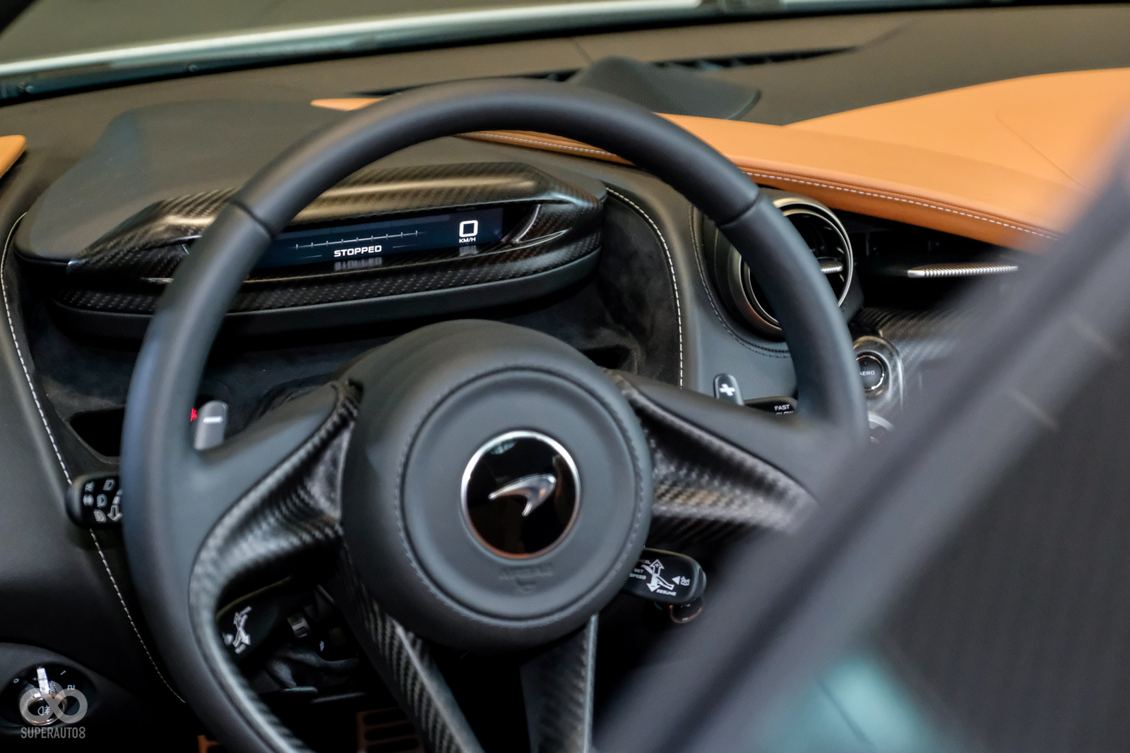 駕駛艙維持720S一貫風格