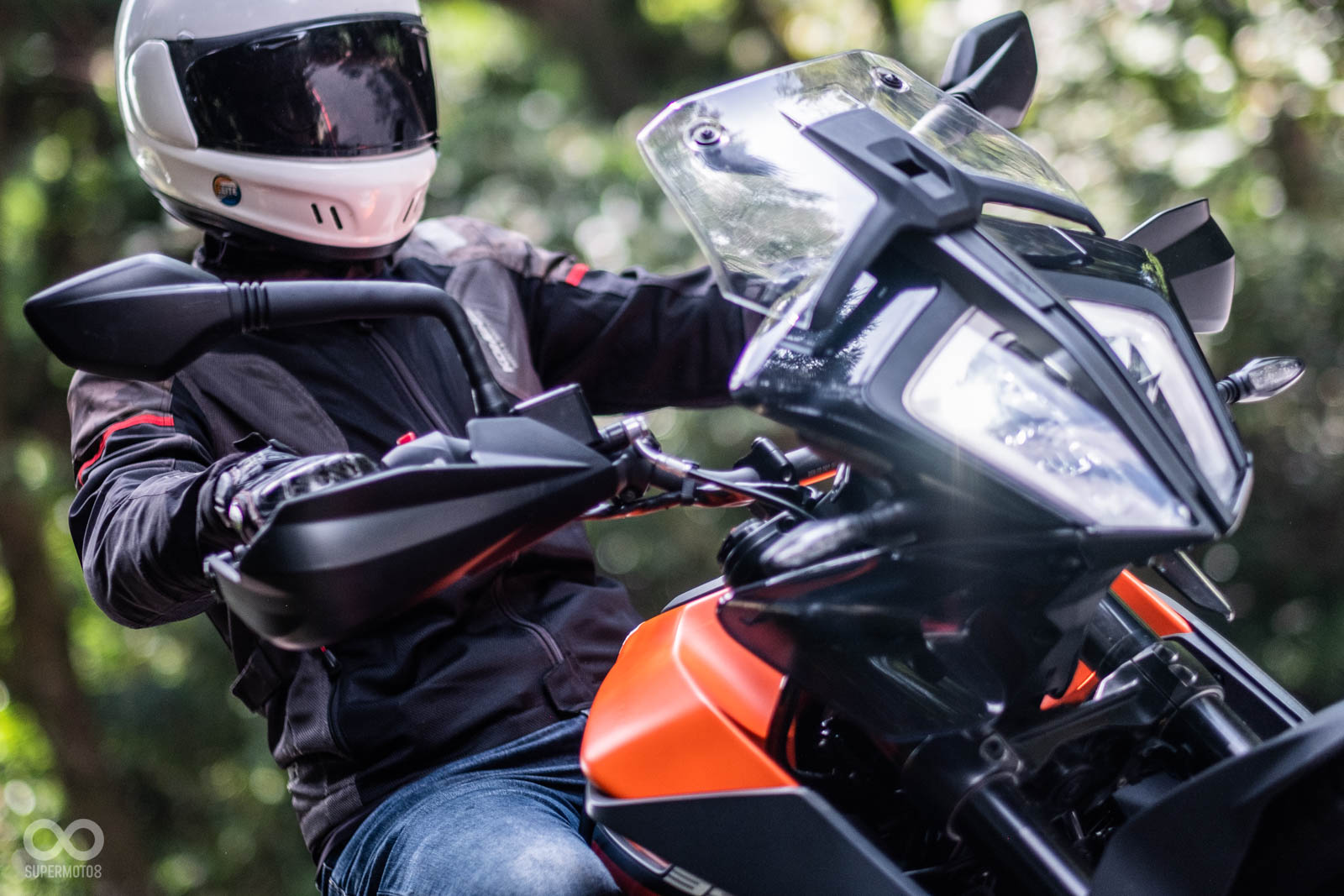 較為挺立的騎士三角,讓390 ADVENTURE長途騎乘也不會過於勞累