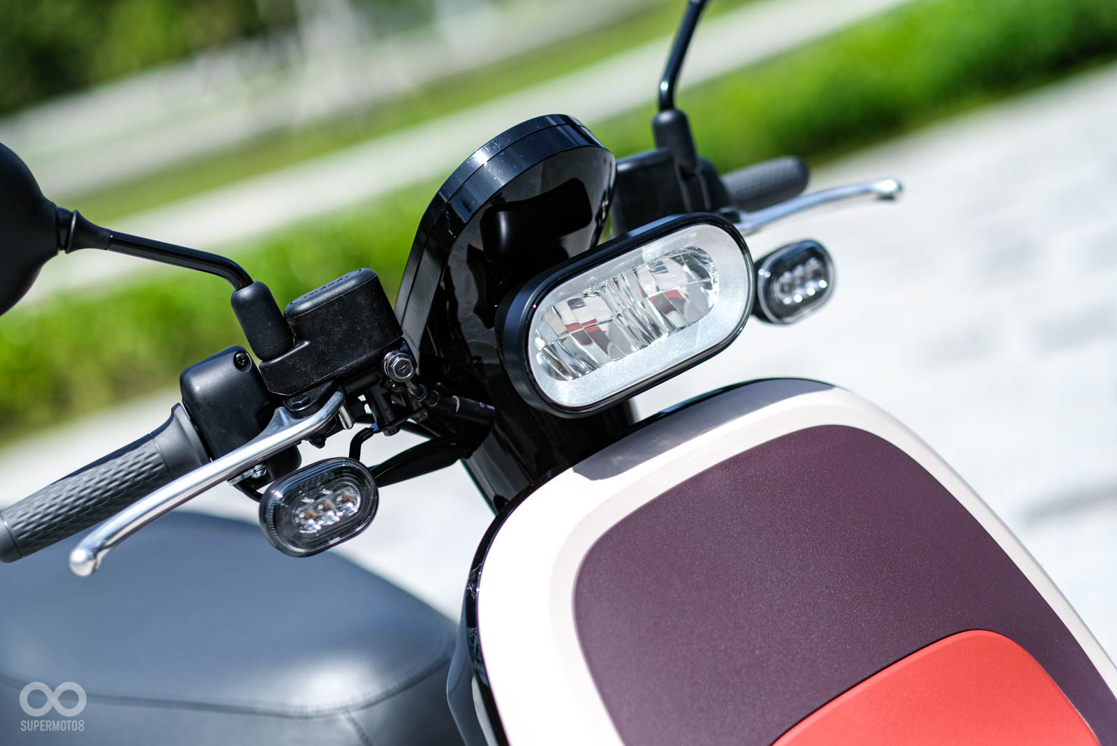 VIVA家族特徵之一的橢圓形燈具