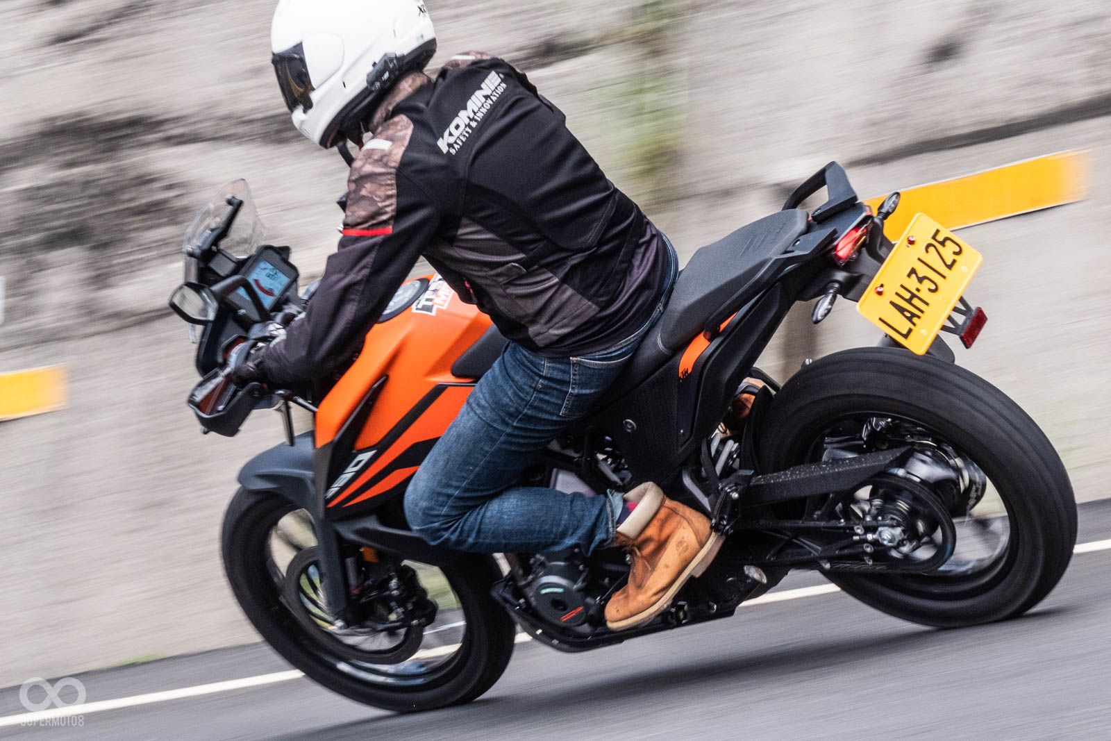 KTM狂野的本性在出彎加速時特別明顯