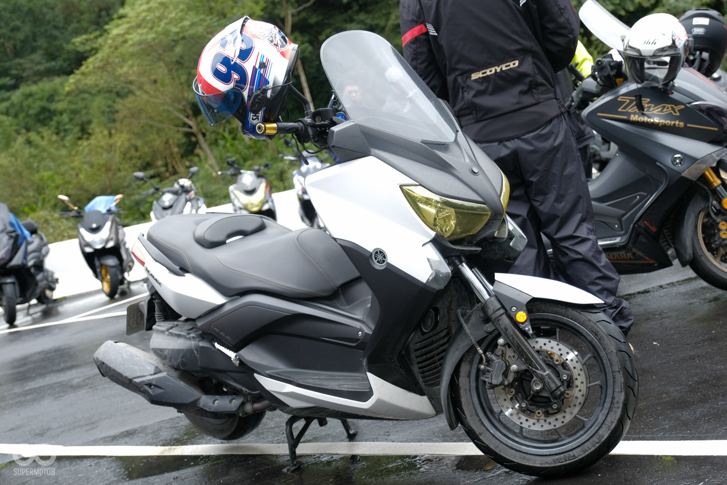 XMAX300的前身XMAX400也到達了現場