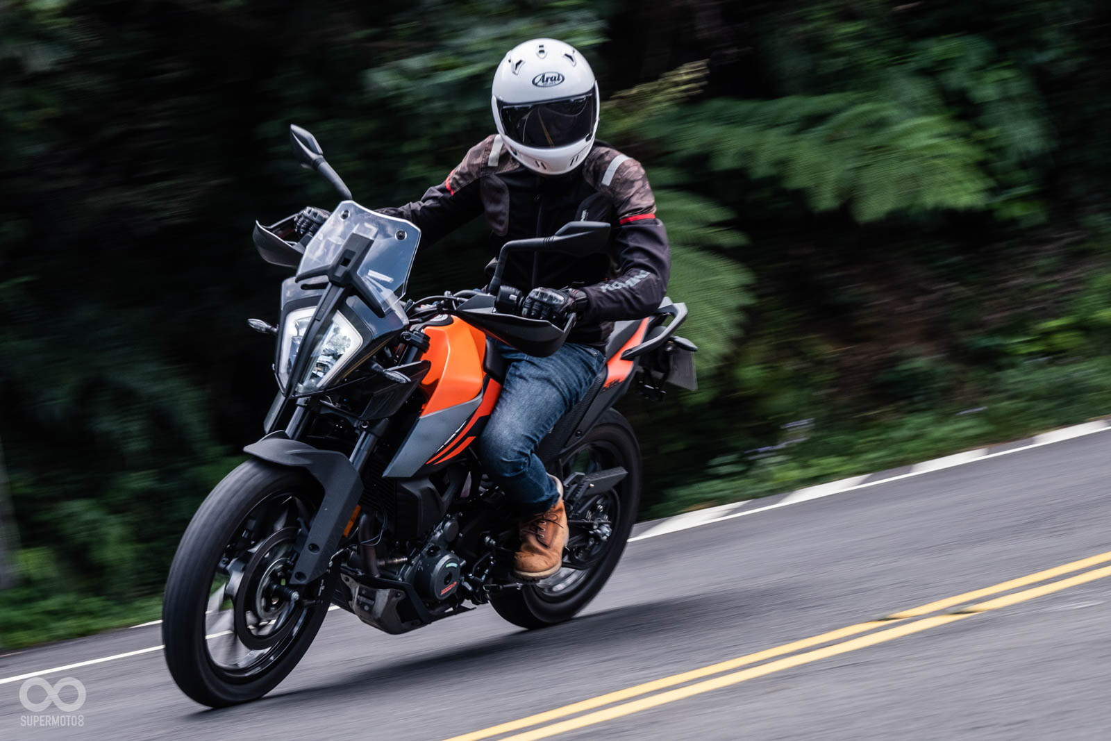 KTM 390 ADVENTURE試乘車輛配備有離心式離合器,帶來非常神奇的免拉離合器換檔體驗!
