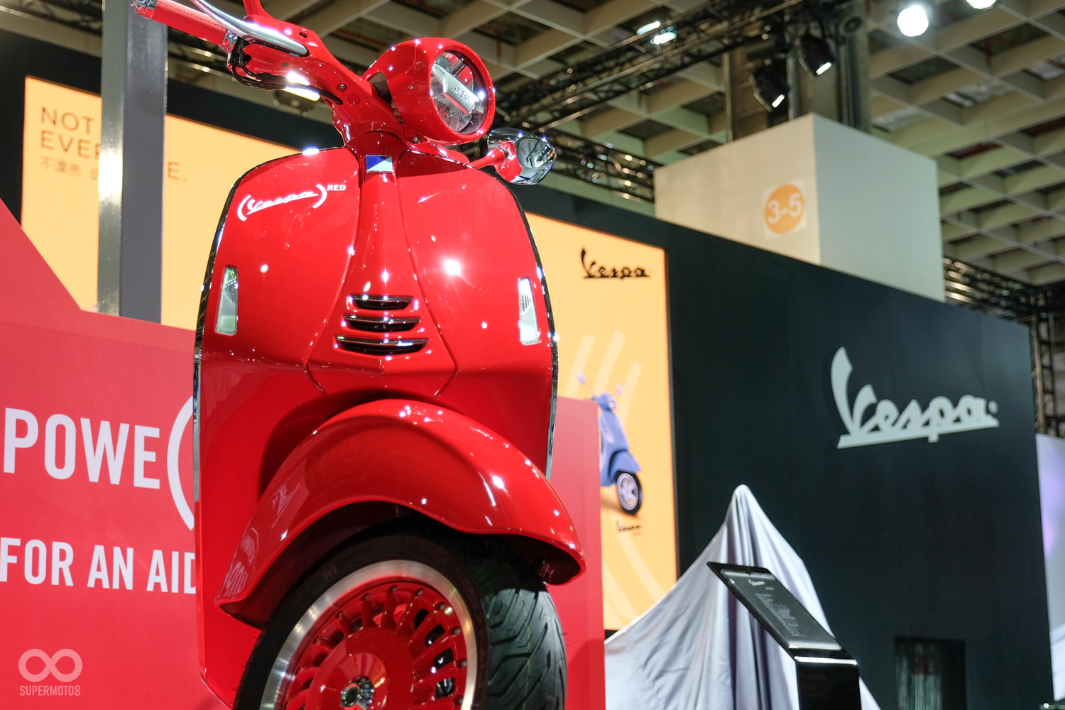 手工打造的藝術品Vespa 946 RED。