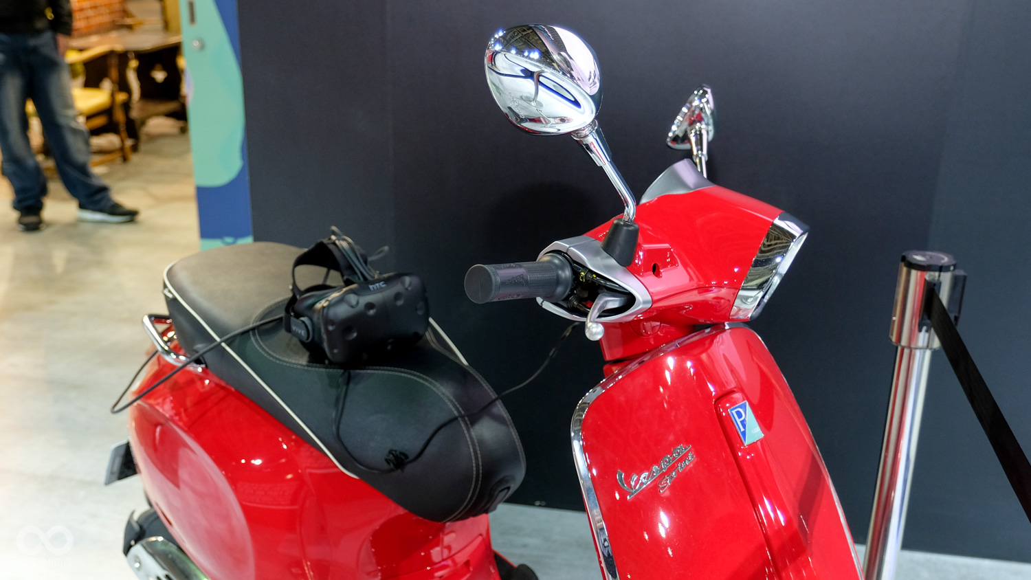 在車展期間Vespa在攤位設有VR互動體驗，讓民眾可以體驗在義大利豔陽之下騎車的異國風情。