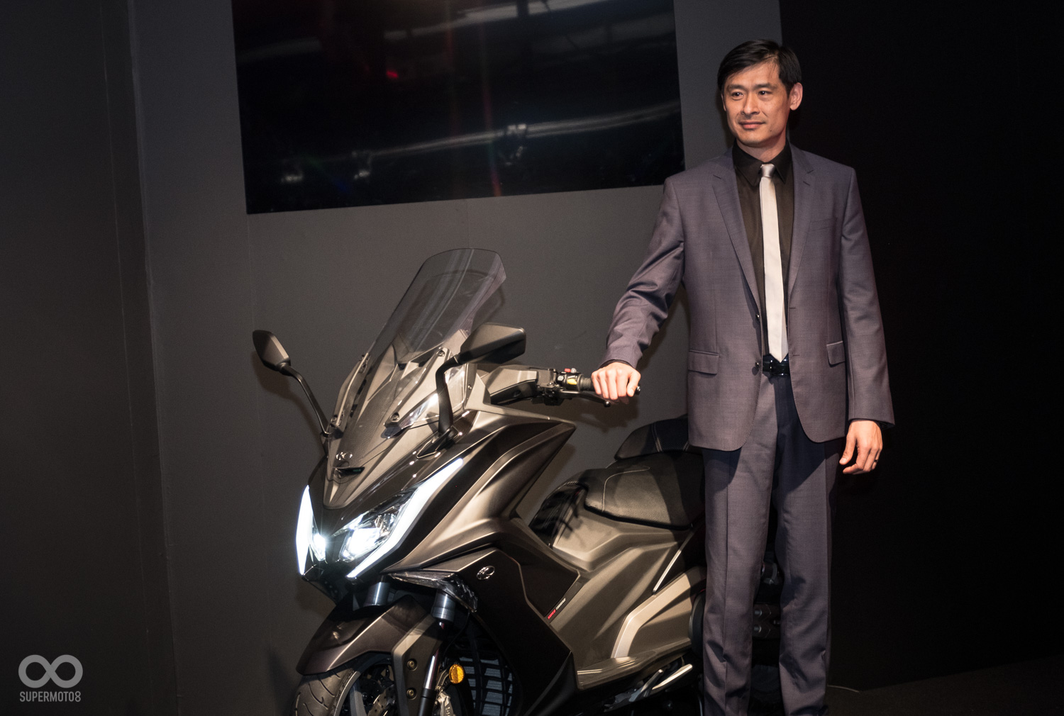 董事長為搭載Noodoe智慧系統的全新品牌旗艦AK550揭幕