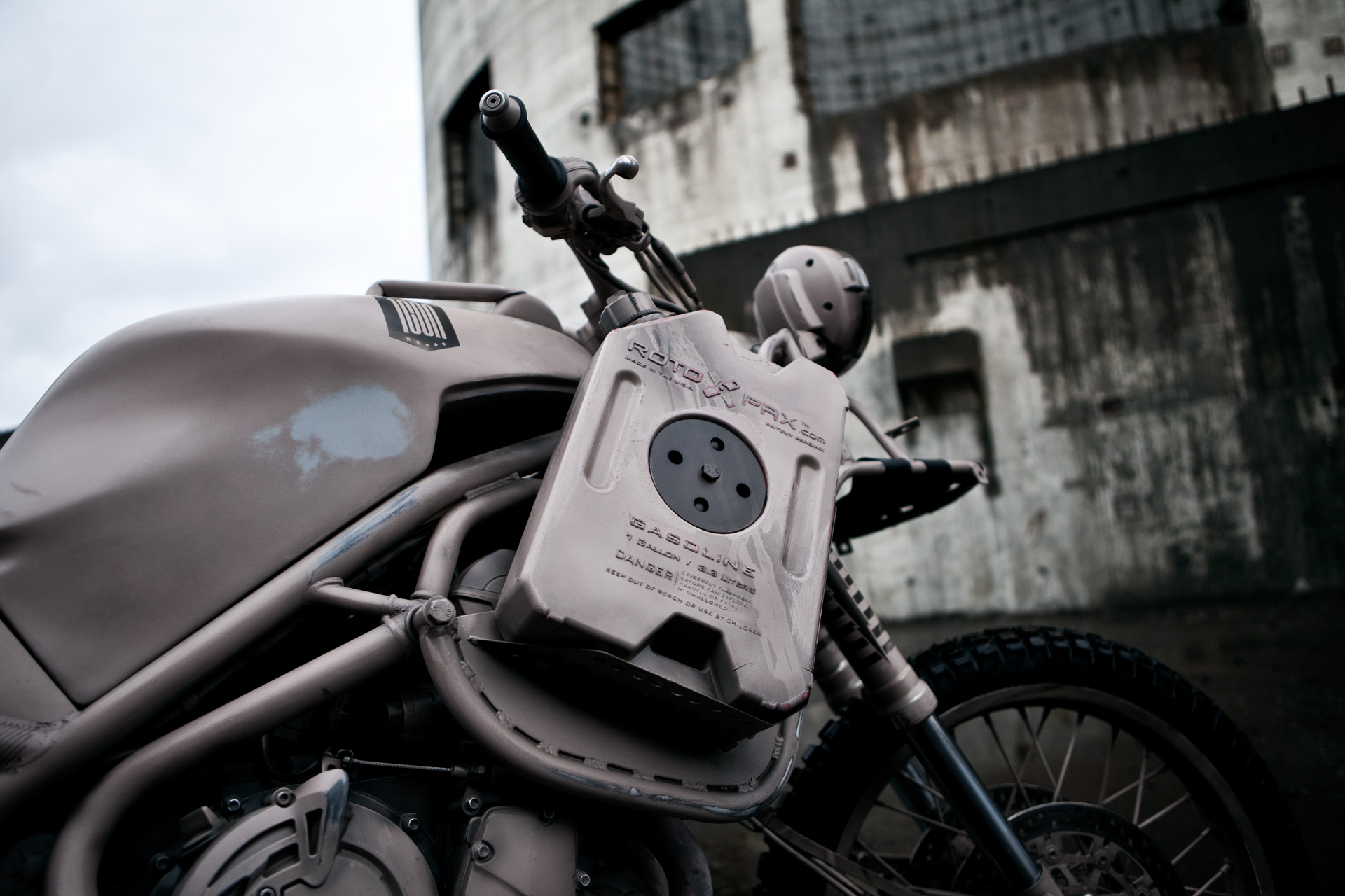 外型酷似備用油箱，其實是高科技的燃料電池