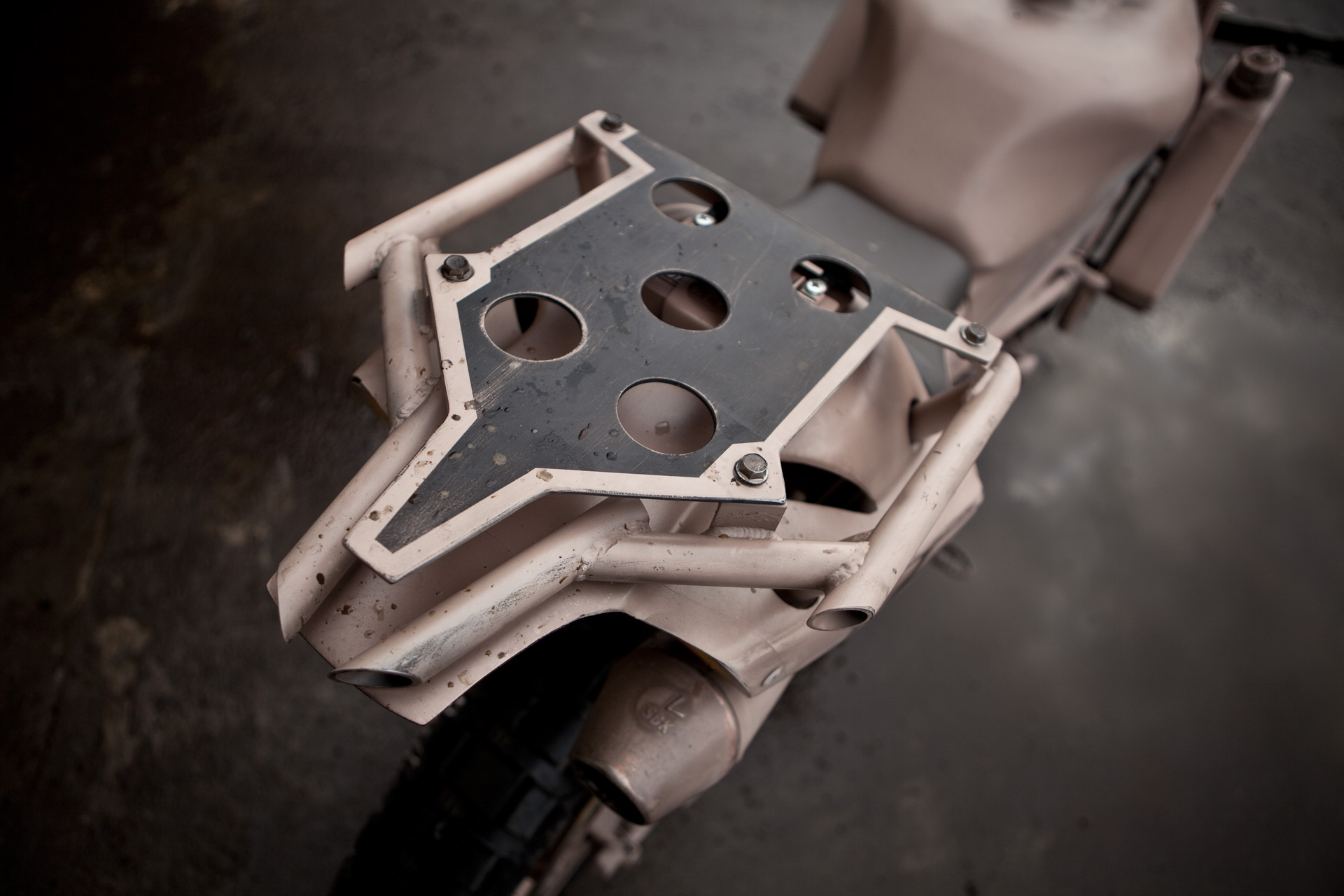 後車架可作為運載武器或彈藥之用