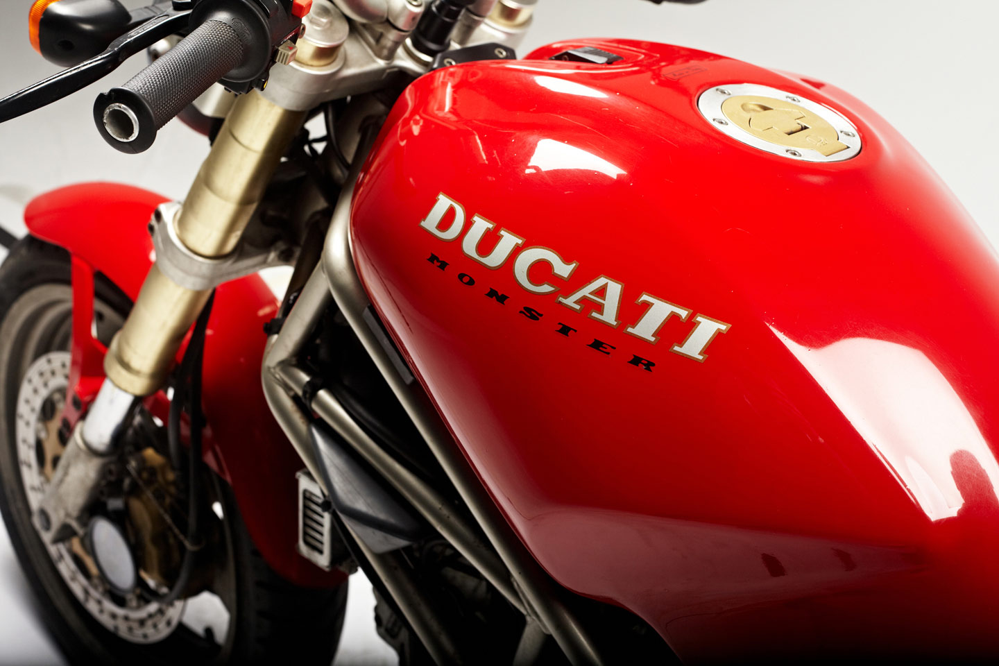 DUCATI Monster 基本上是用自家的900SS和851拼湊而成,車上只有極少數的原創零件