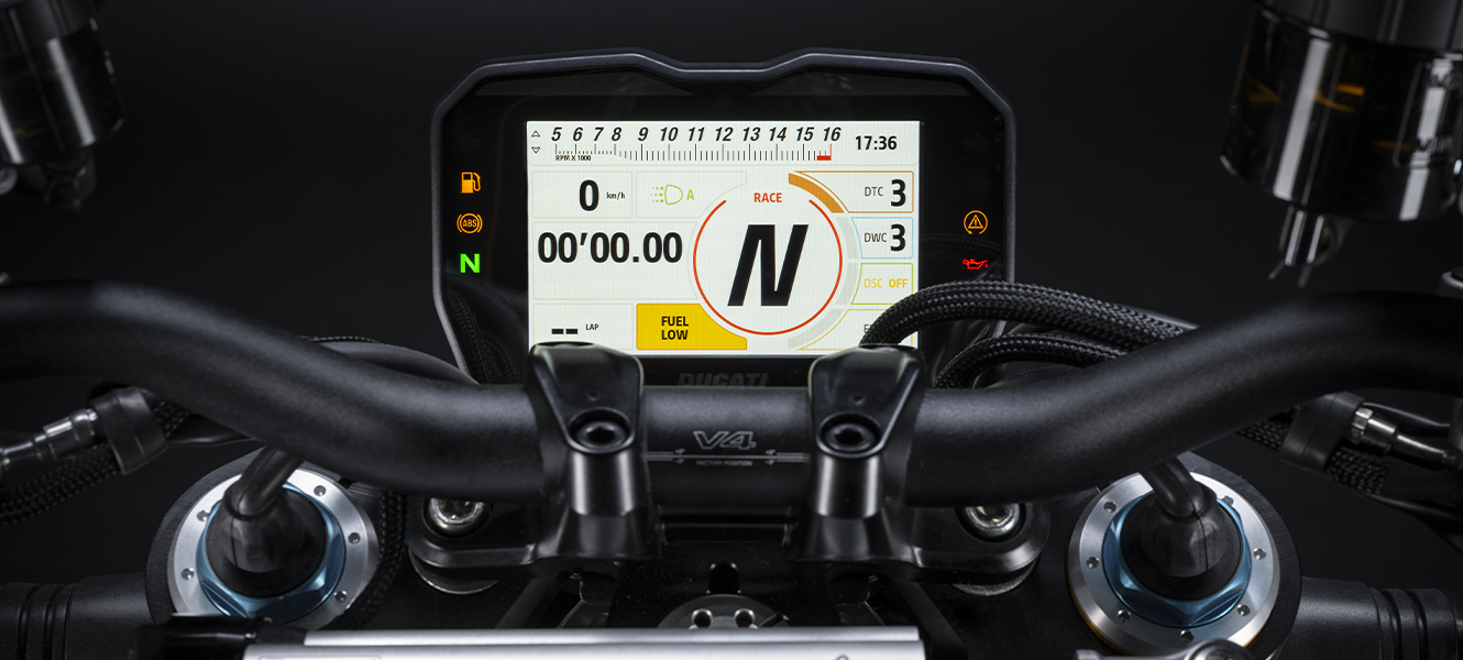 最新一代的 5吋TFT全彩儀錶提供Track Evo顯示模式