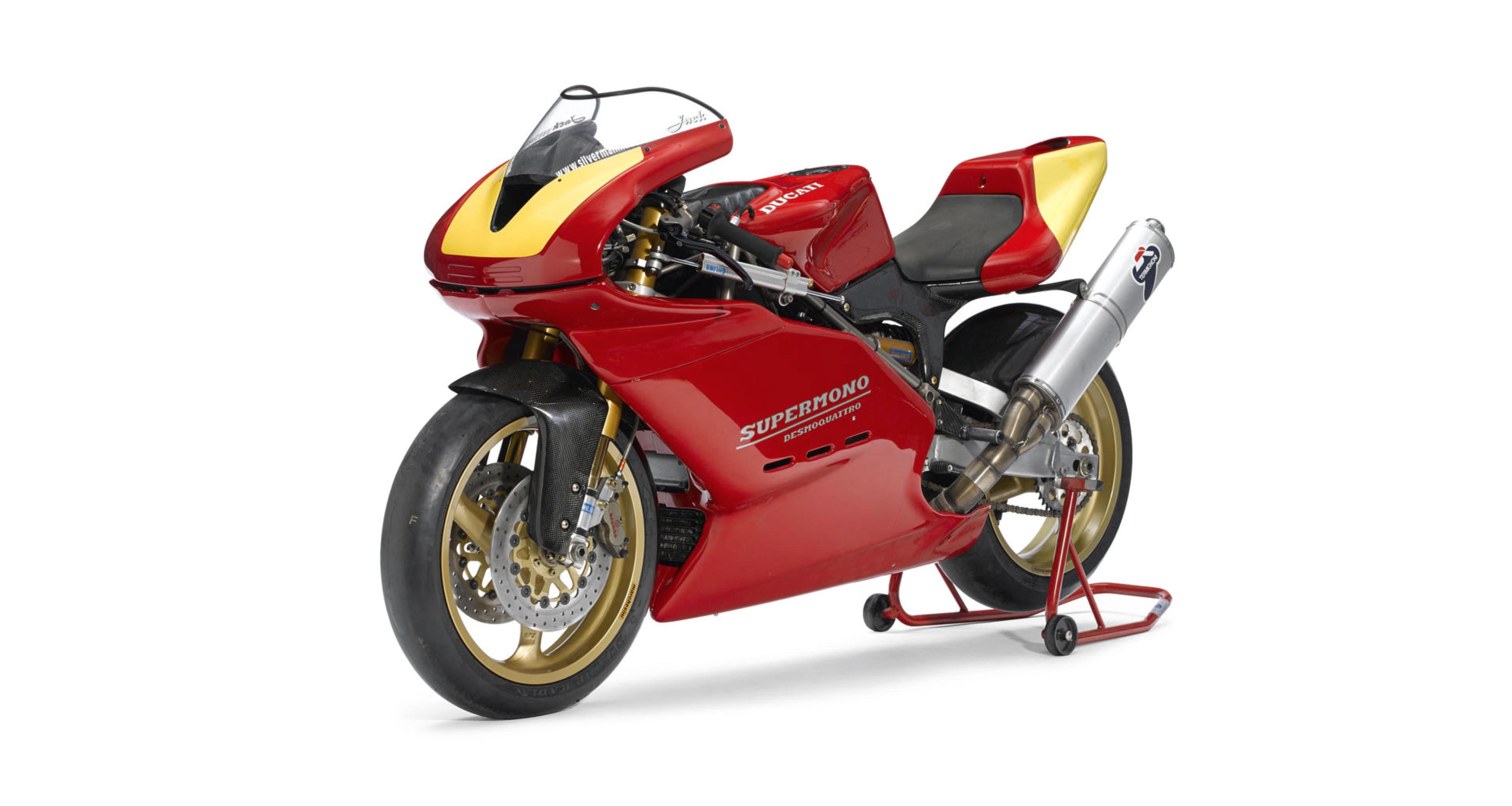 數量稀少,外觀前衛的Supermono 應該是第二貴的DUCATI,最特殊的地方在於它的偽單缸引擎構造