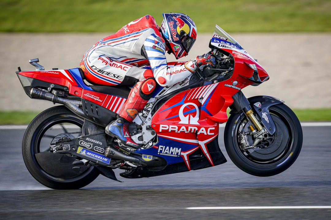 近年在起跑時常常看到MotoGP廠車變成奇怪的樣子