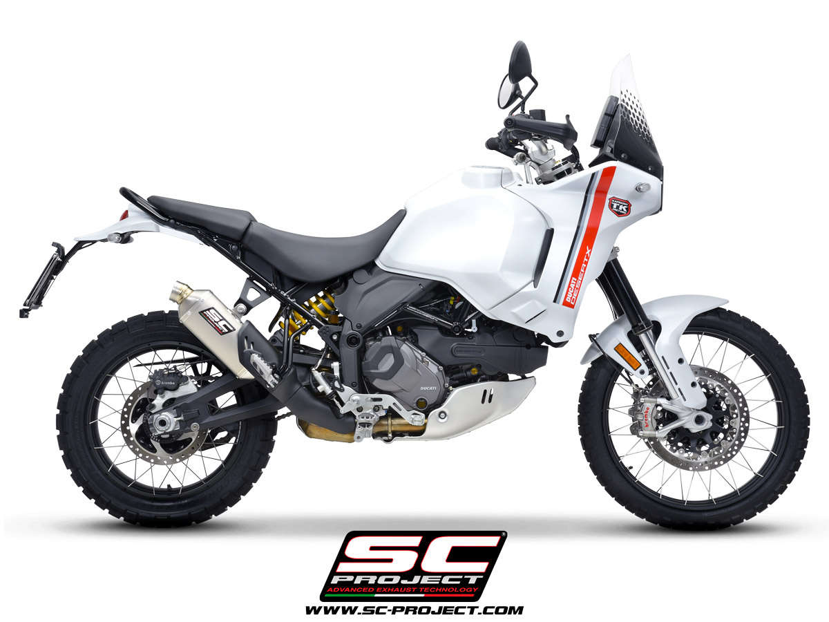 Rally Raid鈦合金排氣管相比原廠排氣管約莫減輕一半的重量(原廠3.2KG)