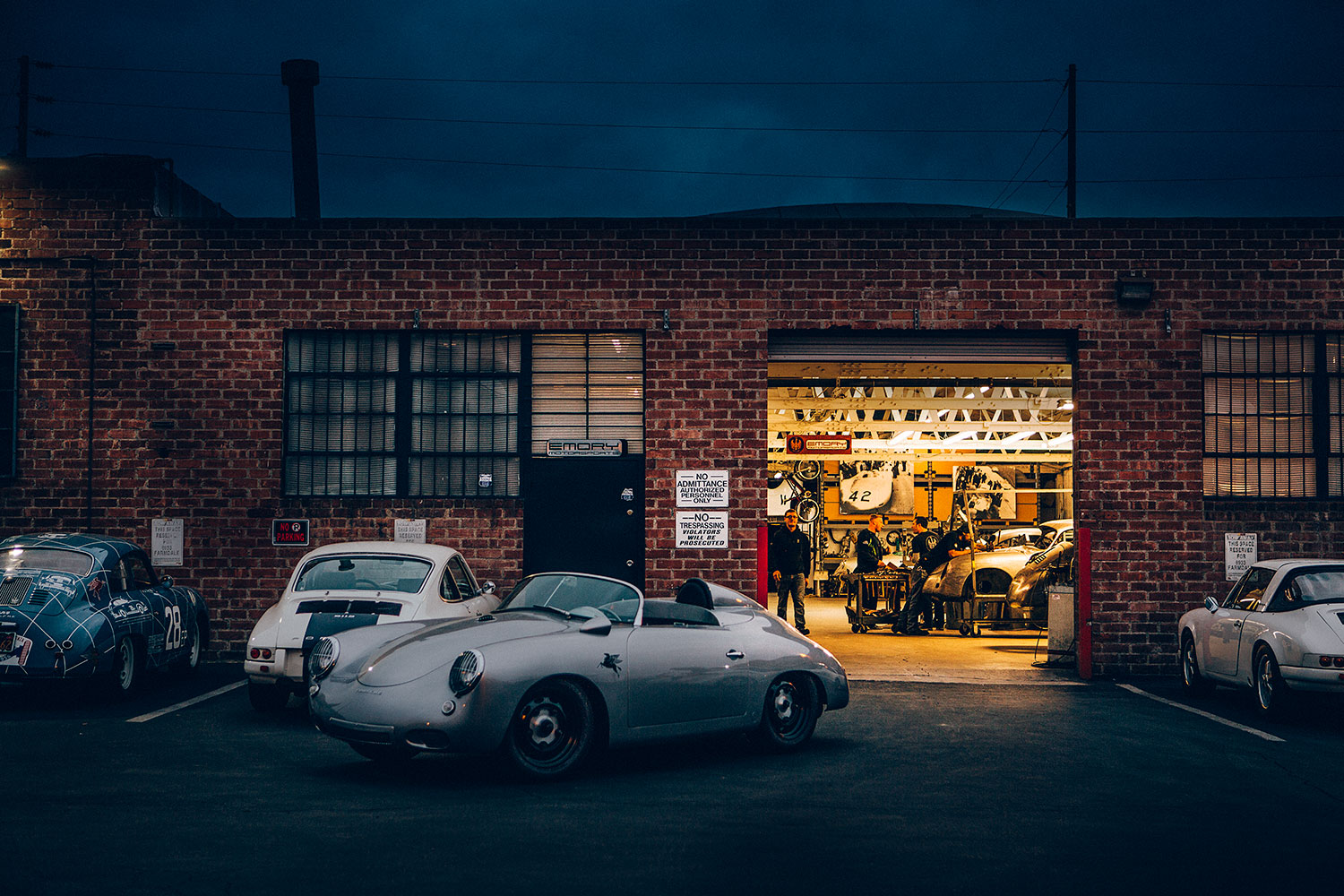 EMORY MOTORSPORTS 自1996年創立以來,幾乎只改裝保存同一款車-PORSCHE 356,也提供全方位的客製化服務