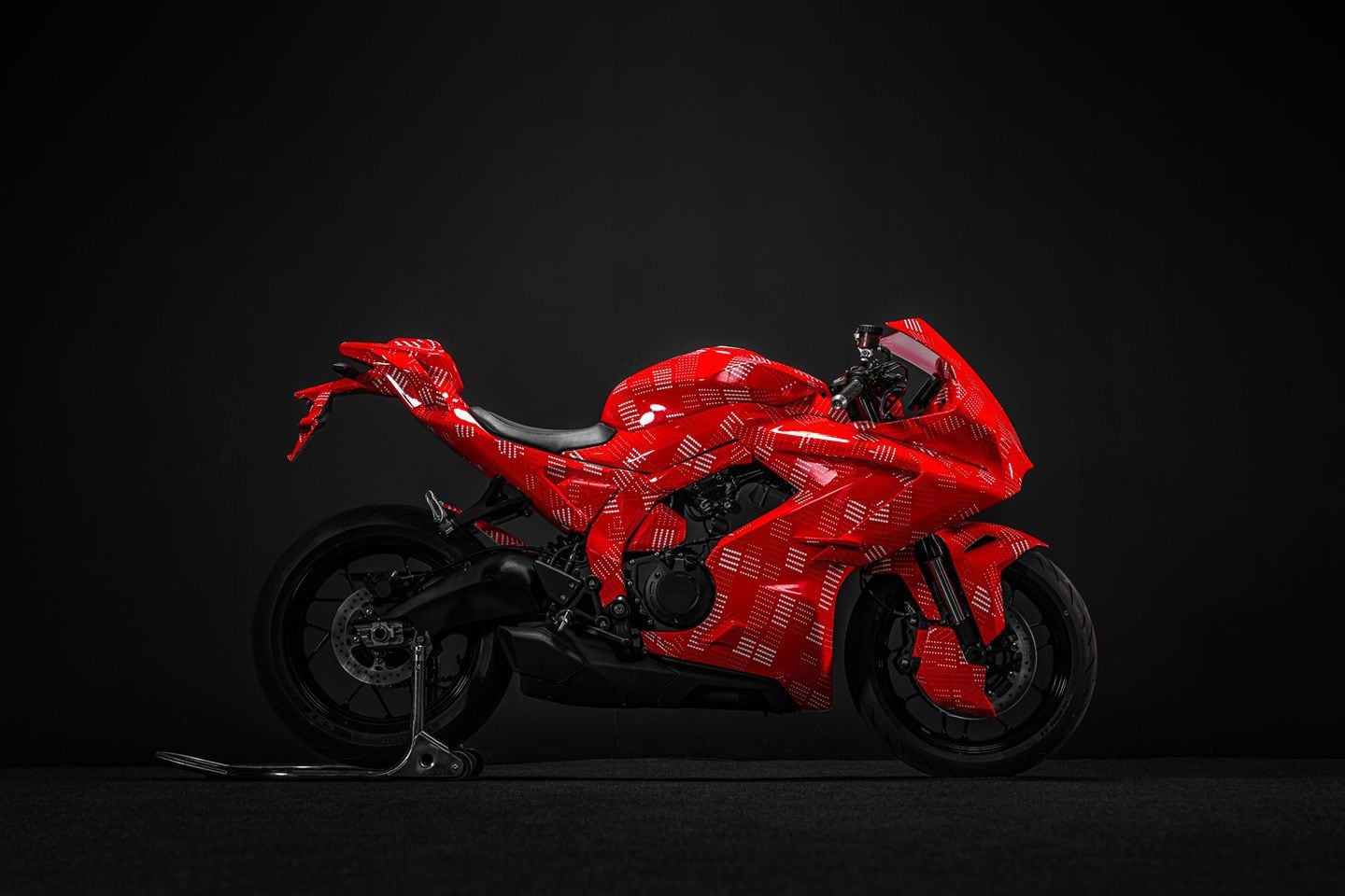 另一台讓粉絲們期待的CFMOTO三缸車款675RR