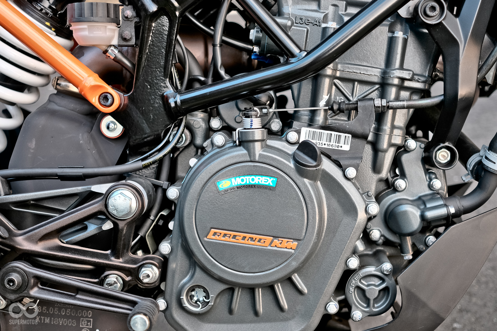 KTM 125 DUKE搭載124.7c.c.水冷單缸引擎，有最大15hp的動力輸出