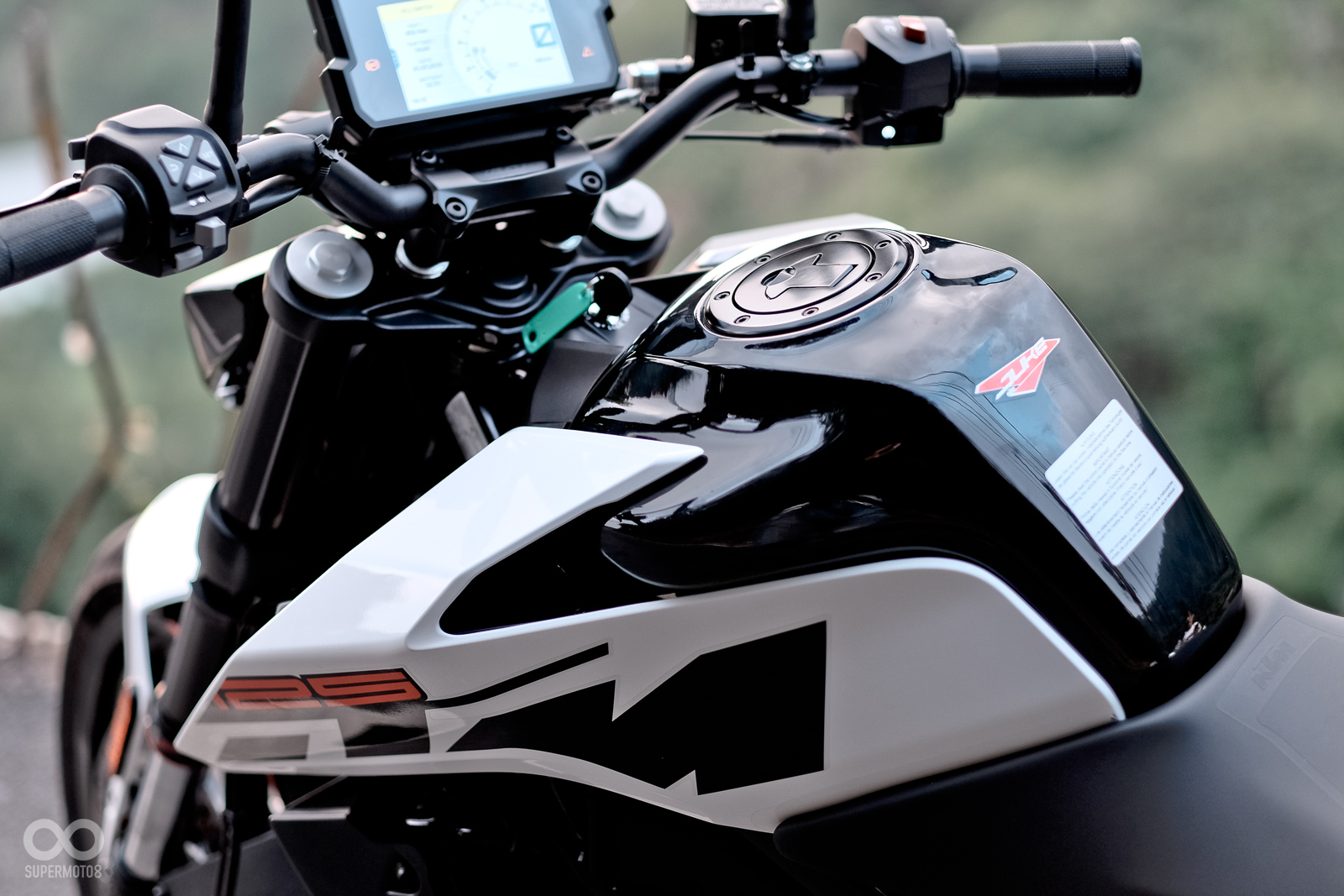 油箱的造型相當銳利