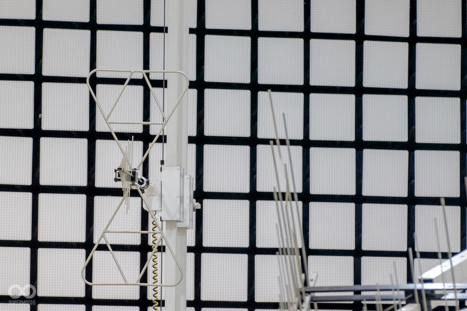 天線可以以水平、垂直地面方式測量,確保車輛安全