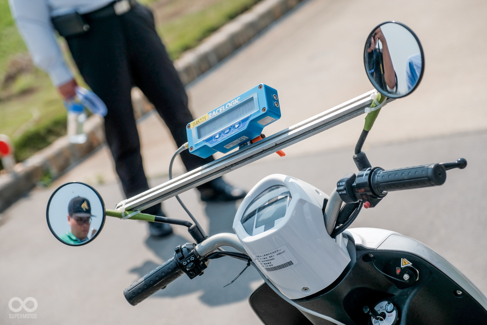 受測車輛皆需安裝精密的GPS接收器,確保數值正確。這些儀器也由額外的電源供電,避免電動車額外供給電力