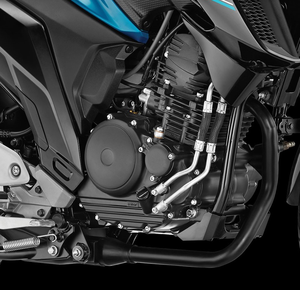 FZ25以XT250的引擎為基礎改良成Blue Core引擎