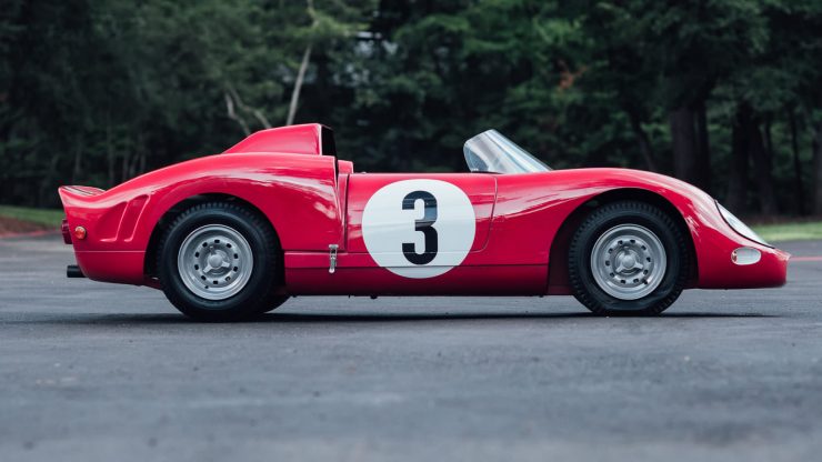 由法國製造商生產的FERRARI 330 P2 Le Mans 卡丁車，比例精準，細節也相當講究
