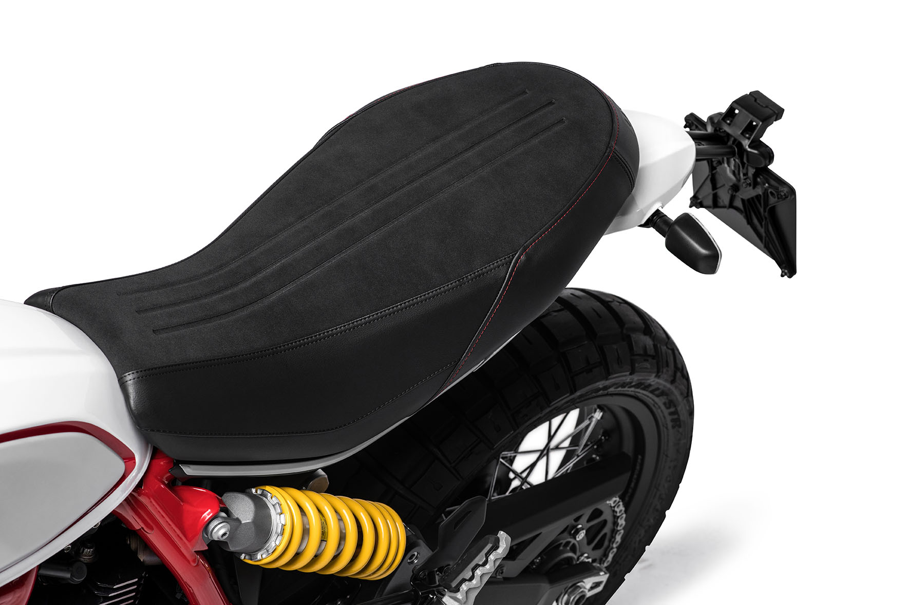 2019 Ducati Scrambler Desert Sled也針對懸吊進行調整，改為更適合越野的設定，坐高也更改為860mm